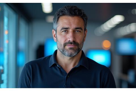 Retrato profissional de João Silva, chefe de tecnologia da Aura Plena.